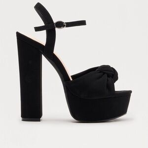 🆕 Black Platform Heels
